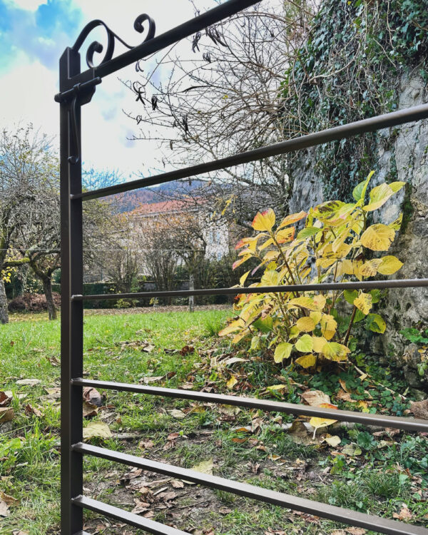 portail loquet et volutes