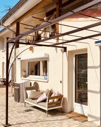 pergola tringles et pommes de pin